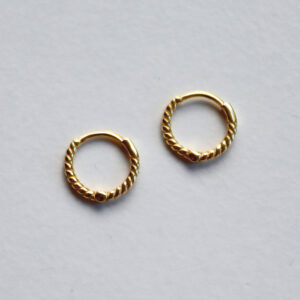 Twisted Hoops Oyraringar Gylt Silvur 9 mm