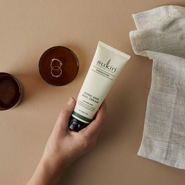 Signature Hand and Nail Cream 125 ml - Image 2