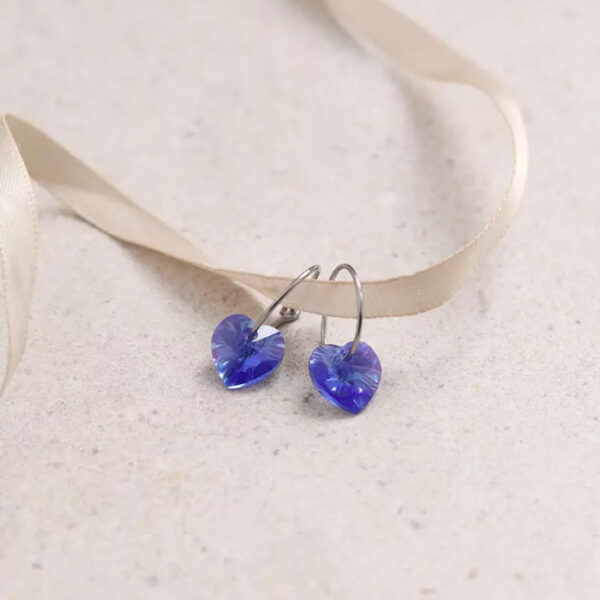 Heart Sapphire Hoops Oyraringar Titanium - Image 3