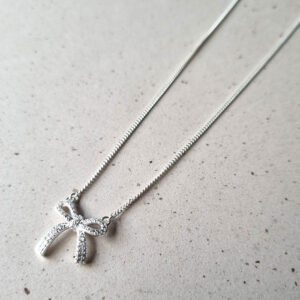 Elegant Bow Hálsketa Silvur