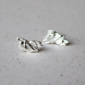 Koi Small Half Leaf Oyraringar Silvur