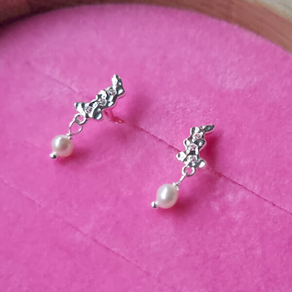 Pretty Pearl One Oyraringar Silvur - Image 3