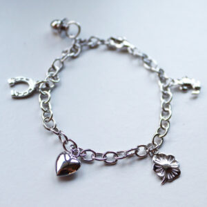 Armband við 5 Charms Silvur