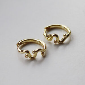 Wavy Hoops Oyraringar Gylt Silvur