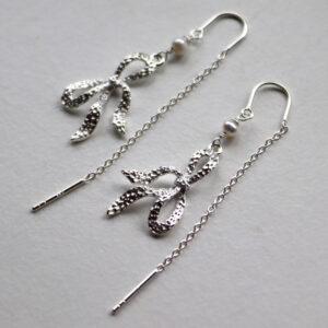 Hanging Bow Oyratráðir Silvur